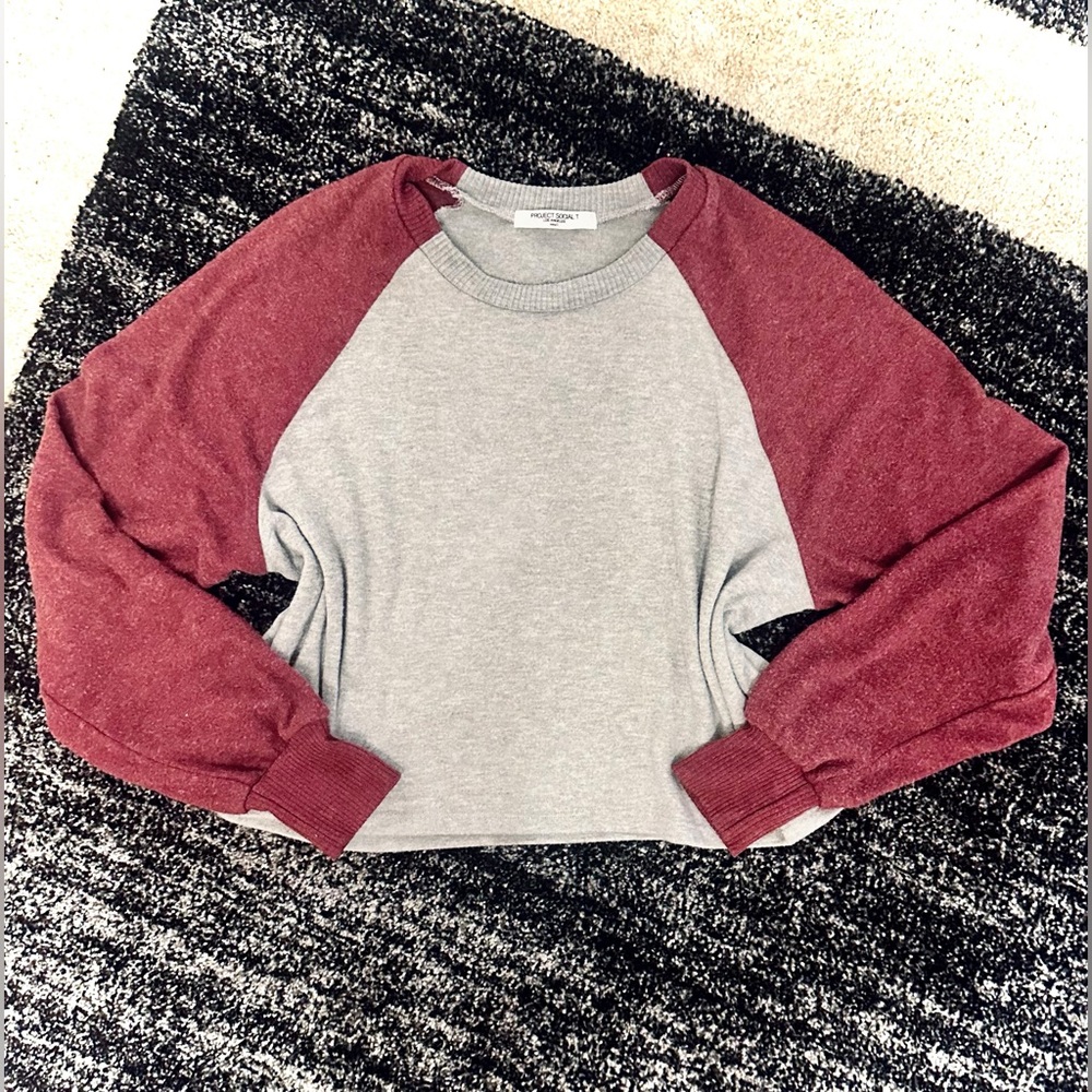 PROJECT SOCIAL T || Cozy Raglan Top in ColorBlock Grey+Merlot - SZ Small